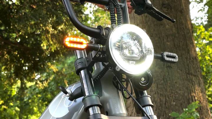 Cyrusher Ovia EEC Li-Io 45kmh/750W/17Ah/150kg/80km GR E-Roller