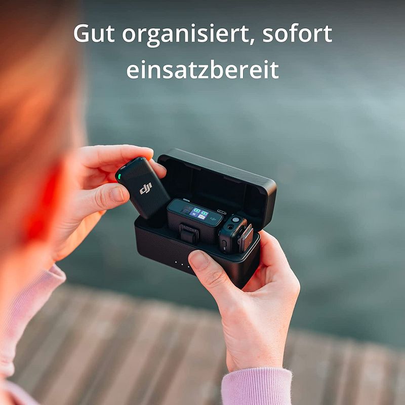 DJI Mic (2 Sender + 1 Empfänger + Ladeschale), Lavalier-Funkmikrofon, 250 m Reichweite, 15 Stunden