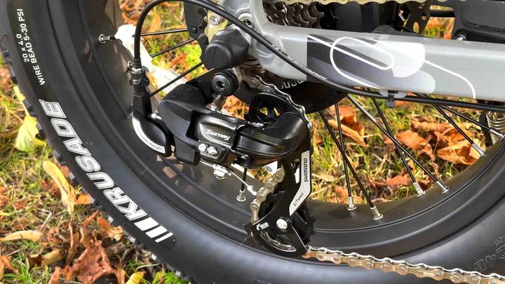 Cyrusher Ovia EEC Li-Io 45kmh/750W/17Ah/150kg/80km GR E-Roller