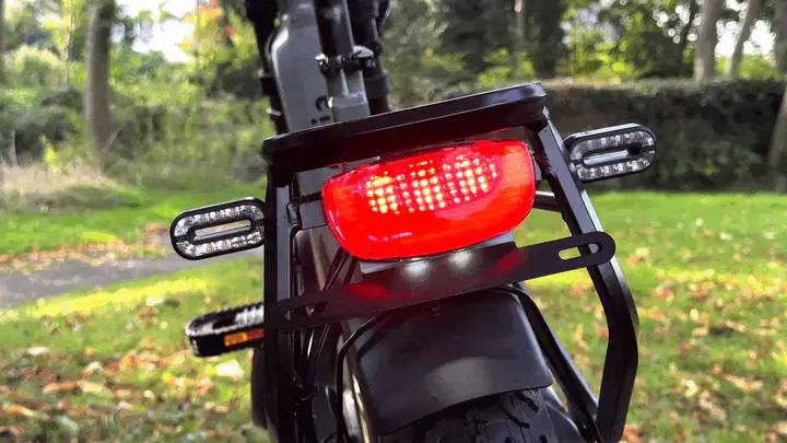 Cyrusher Ovia EEC Li-Io 45kmh/750W/17Ah/150kg/80km GR E-Roller